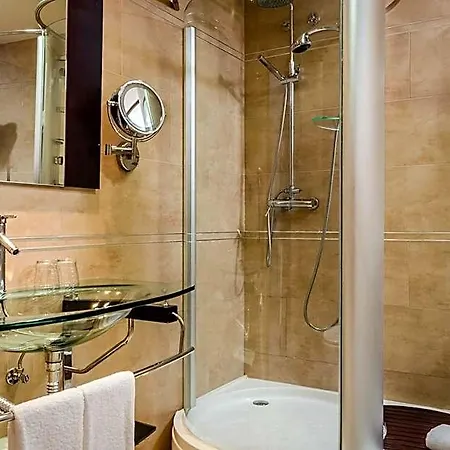 Hotel Exe & 4*